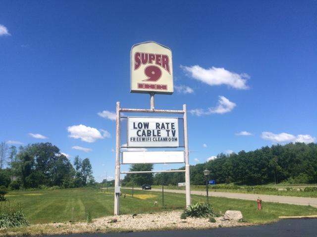 Super 9 Motel 阿尔比恩 外观 照片